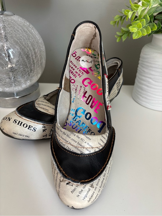 Tma Eyes Shoes - TMA Eyes Patchwork Newspaper Printed | Leather | Low-Heeled | Women’s US 8.5